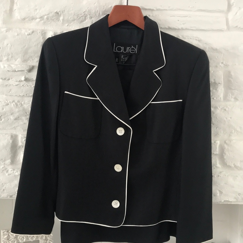 Laurel classic suit with skirt